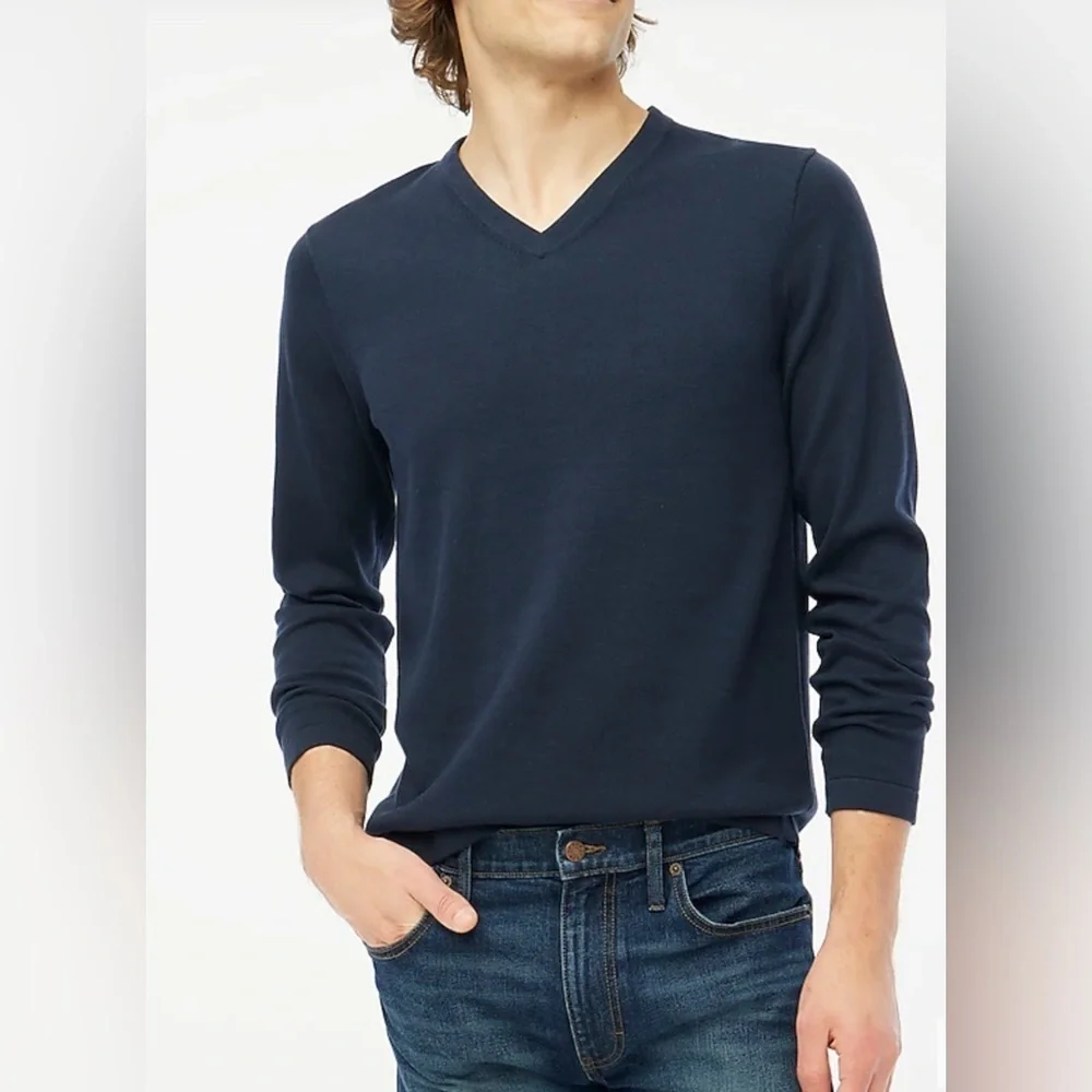 J Crew Men’s V Neck Sweater Tee- Navy- Size L